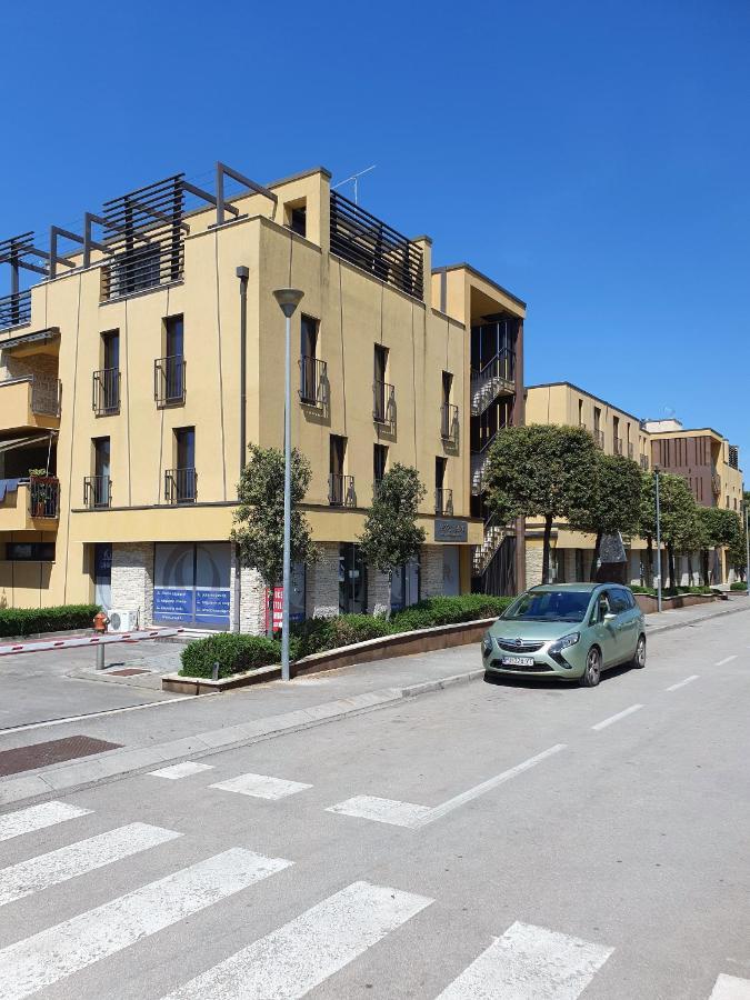 Lucia Exclusive With Parking In The Garage Apartment Пореч Екстериор снимка