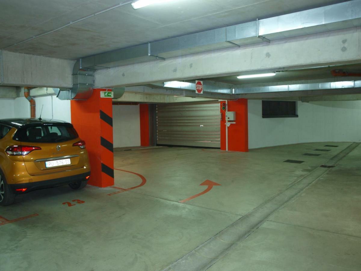 Lucia Exclusive With Parking In The Garage Apartment Пореч Екстериор снимка